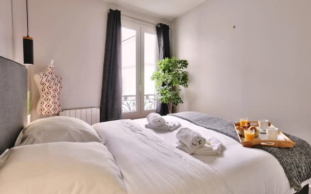 B 832 - Buttes Chaumont - Spacieux appartement - photo 2