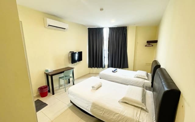 OYO 89493 Q Hotel Mentakab - photo 3