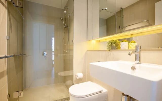 Docklands high level 1 Bedroom Apartment with pool by KozyGuru - photo 4