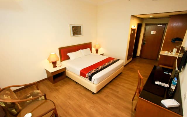 Crystal Crown Hotel Harbour View - photo 3