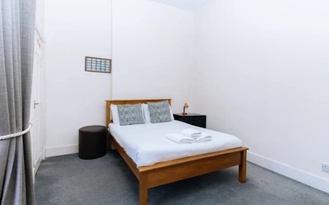 Bright High-ceiling 2BD Flat - Central Edinburgh! - photo 5