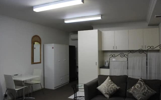 Box Hill Studio Apartment 2 - photo 5