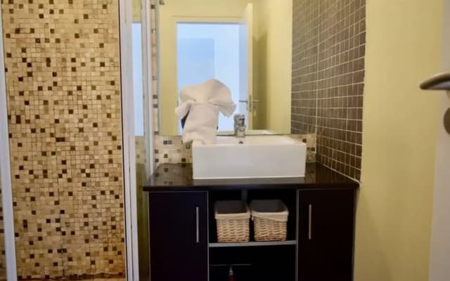 1 Bedroom Flat Apartment - photo 4