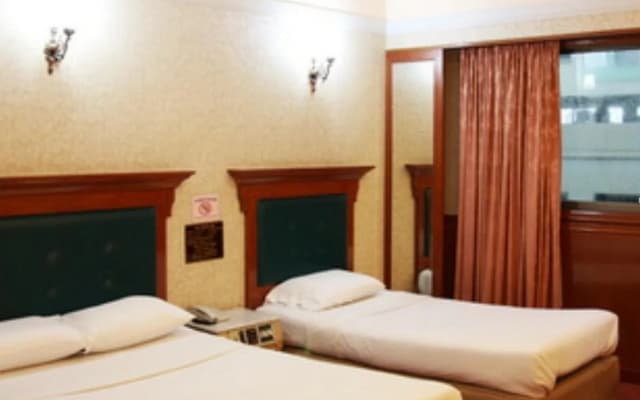 Pradipat Hotel - photo 3
