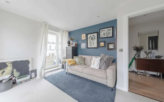 Sleek & Spacious 2BD Flat - Clapham - photo 3