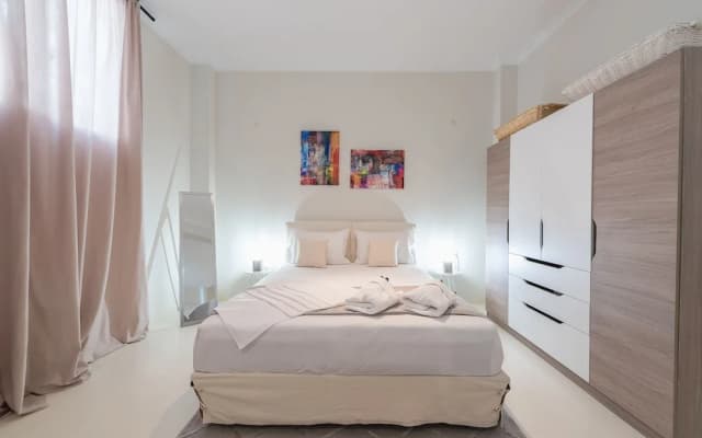 Stylish and Spacious Koukaki Apartment by Cloudkeys - photo 4