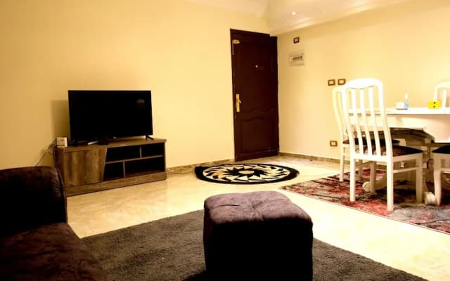 Lovely and Nice 4-bed Apartment in Near Ring Road - photo 4