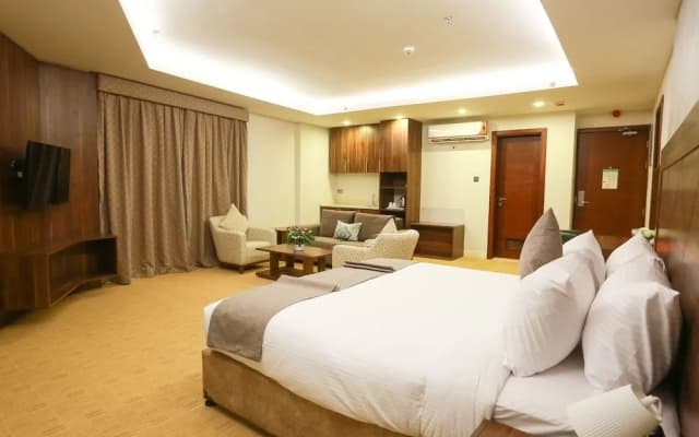 Oyyo Plaza Hotel - photo 3