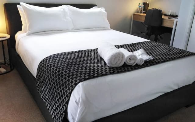 Lakeside Retreat & Business - photo 2