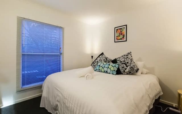 DAWN, 2BDR Carlton Apartment - photo 2