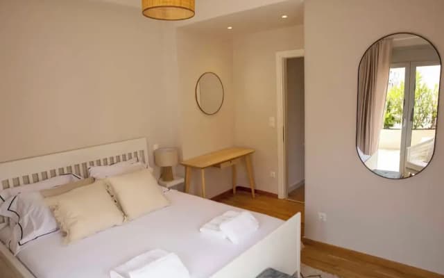 Contemporary Athenian Escape GHH - photo 4