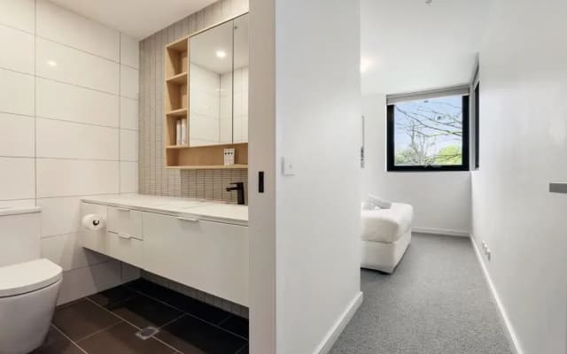 Modern 2-bed Ivanhoe Unit With Parking - photo 5