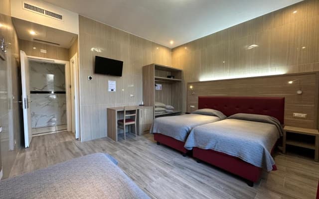 Hotel Midway - photo 5