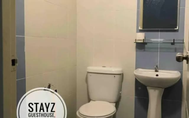 Stayz Guesthouse - photo 2