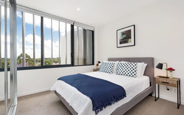 North Ryde Modern Apartment - photo 4