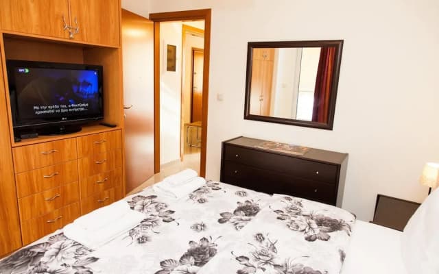 Spacious Apartment in Neos Kosmos - photo 2