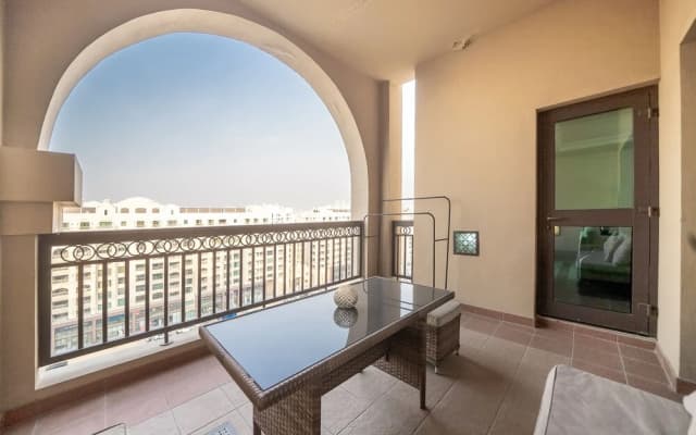 Stylish Urban 1BR Gem in Fairmont-90AB2 - photo 3