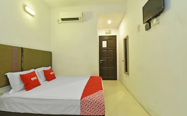 Super OYO Capital O 90556 Hotel Cherita Rooms - photo 4