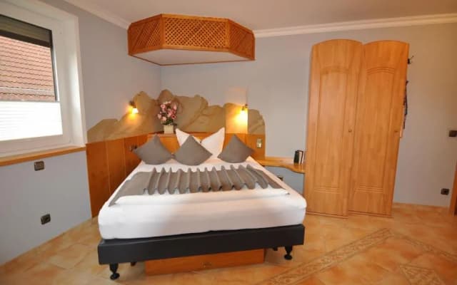 Hotel Pension Blumenbach - photo 4