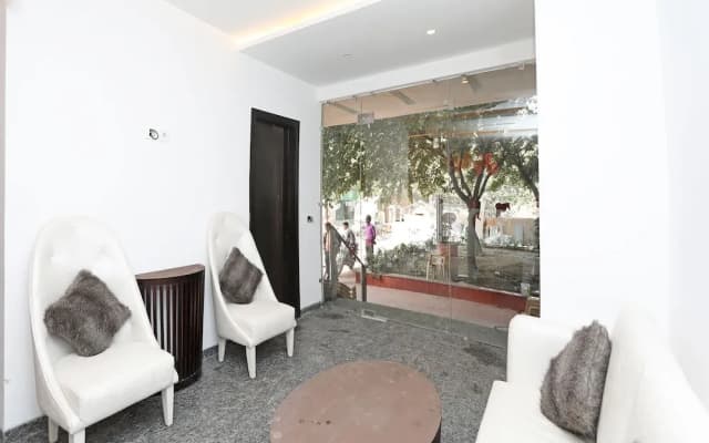 OYO 11071 Hotel Tisya - photo 2