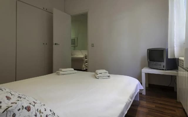 Barcelona Comtal Apartments - photo 3