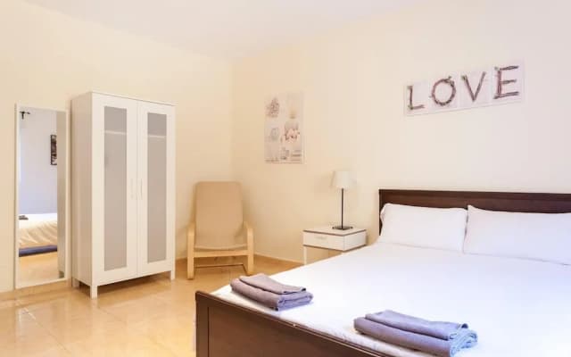 Cozy Urban Apt. Historic District - Sol - photo 4