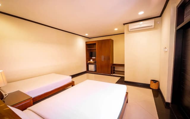 Yulia Beach Inn Kuta - photo 5