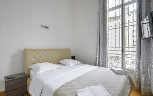 Champs Elysées - Lincoln, 140m2 Suites in Paris - photo 3