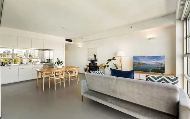 Sun Drenched Apartment in Darlinghurst - photo 2
