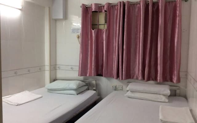 Beverly Guest House - photo 2