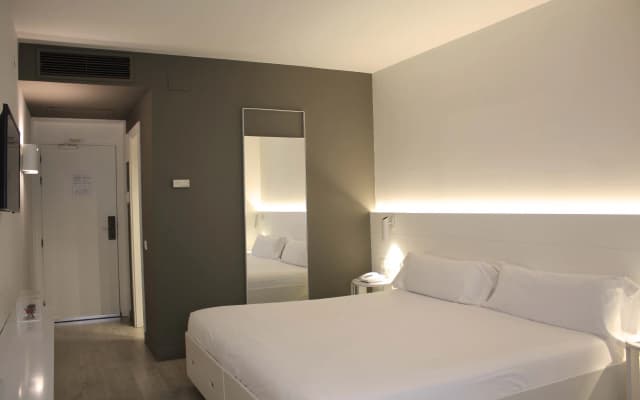 Pol & Grace Hotel - photo 4