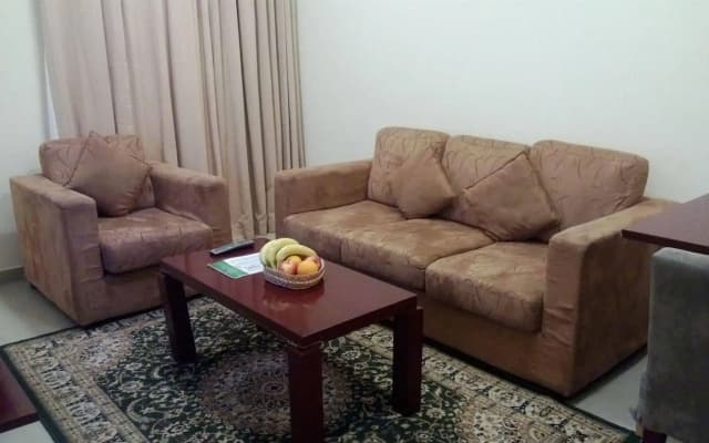 Raynor Hotel Apartments - photo 3
