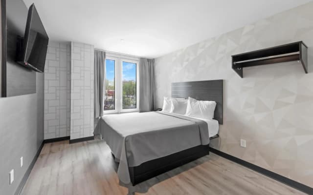 Hotel 365 Bronx - photo 4