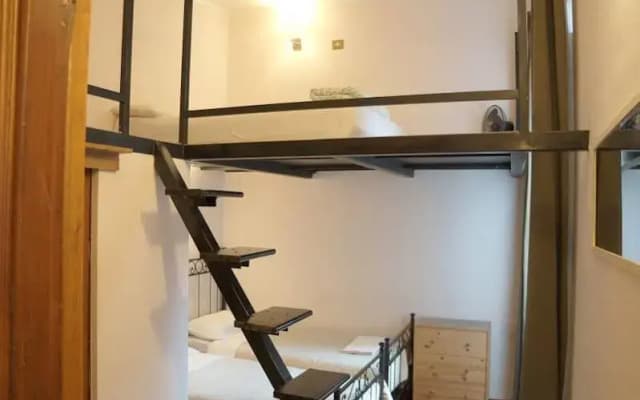 Overseas 2 Guest House - photo 3