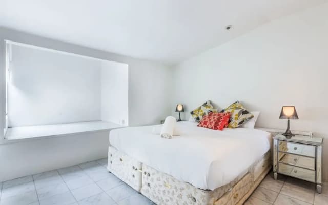 Spoilt for Choice 2-bed/2-bath + Free Parking - photo 3
