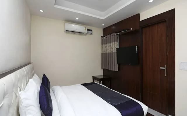 OYO Flagship 13847 HCMR Complex - photo 3