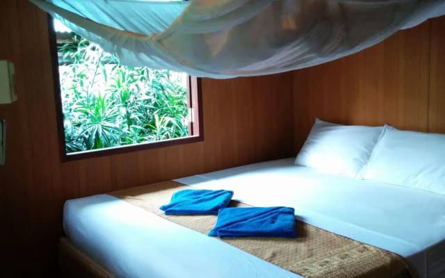 Dolphin Bungalows - photo 2