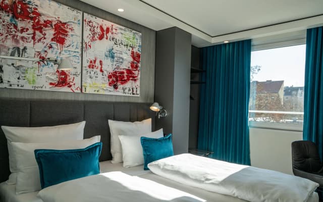 Motel One Berlin-Mitte - photo 4