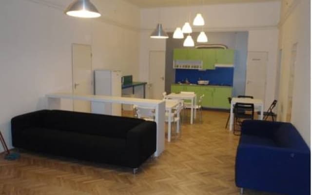 Base Budapest Hostel and backpackers - photo 4