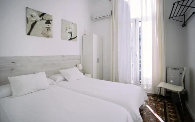 Hostal Eixample - photo 3