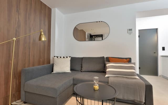 Phaedrus Living: City Center Luxury Flat Skoufa - photo 2