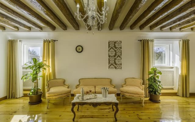 Oriente Palace Apartments - photo 2