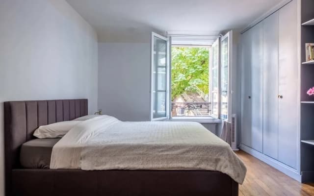 Classical-parisian Apartment on Canal Saint Martin - photo 2