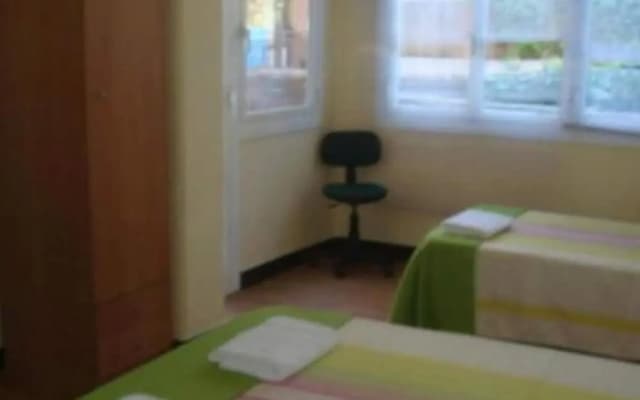 Hostel Turistic Castell - photo 2