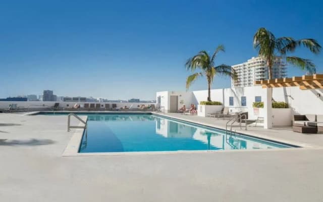 Opera Suites And Marina Hotel - photo 3