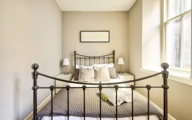 JOIVY Great Location! - Charming Apt by Edinburgh Castle - photo 2