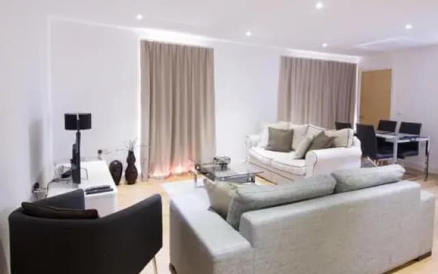 Surbiton Hills Apartment - photo 2