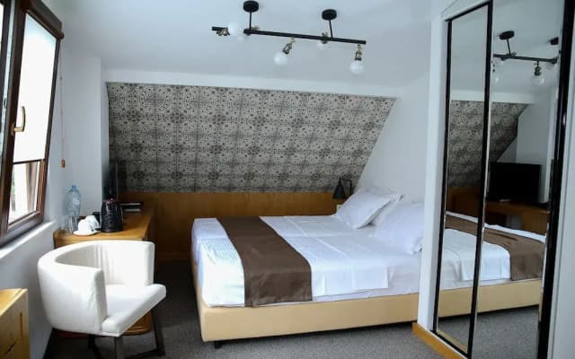 KS Hotel - photo 3