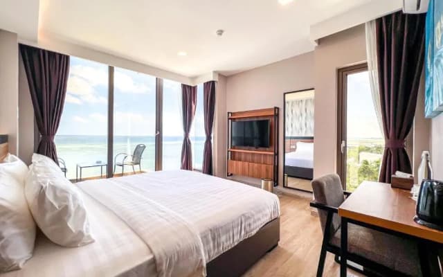 Triton Prestige Seaview and Spa Hotel - photo 2
