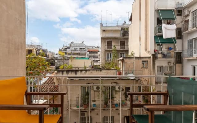 Studio with sunny balcony in Exarcheia - photo 2